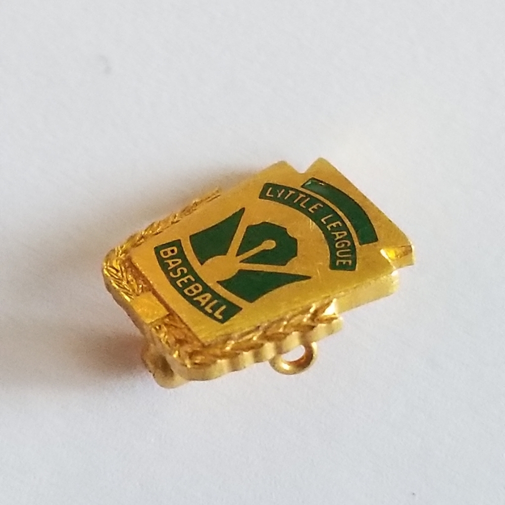 Vintage little league baseball collar stud pin green enamel gold tone - Picture 5 of 7
